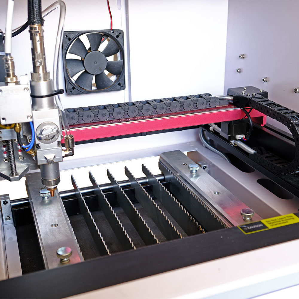 Arbetsbord med skärlister 300 på 280 mm utskärningsmaskin FIBER