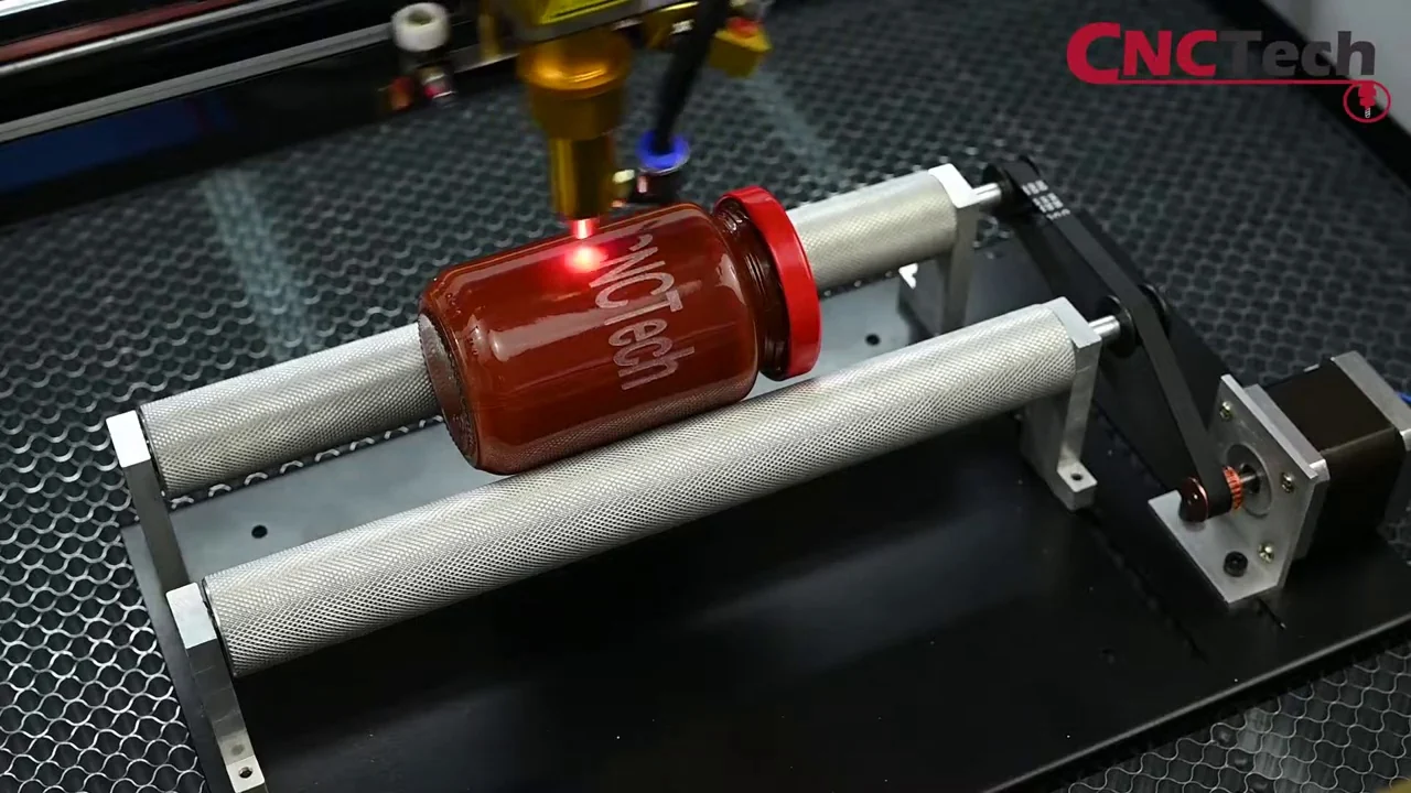 Glas: gravyr med rotationsenhet